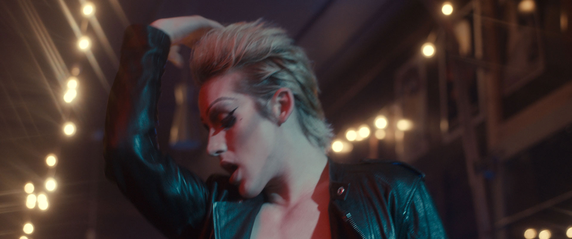 jumpdarling_thomas_duplessie_as_russell_fishy_falters_street_credit_viktor_cahoj.jpg